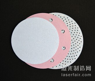 图2：三个砂碟展示了其演化过程：从没有孔到10mm直径的孔， 再到更高密度的1.5mm的孔。(图片来自：Norton|Saint-Gobain)